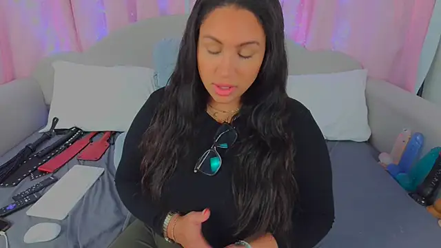 MeghanXO online show from 02/11/25, 02:46