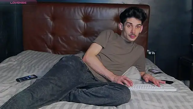 Snapshot of DanielCrush1 chatting on 03/15/26, 03:18 DanielCrush1 online show from 03/15/26, 03:18