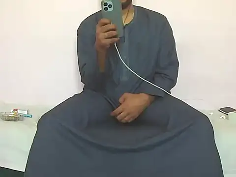 Snapshot of foxsanSs chatting on 10/07/25, 10:12 foxsanSs online show from 10/07/25, 10:12