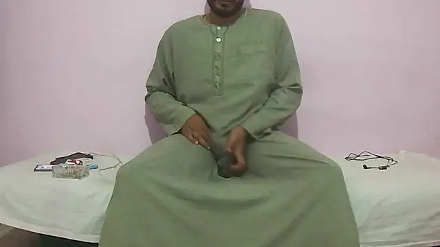 Snapshot of foxsanSs chatting on 10/08/25, 10:51 foxsanSs online show from 10/08/25, 10:51