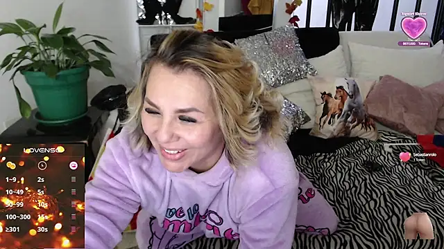 Snapshot of Myrnasexxx chatting on 02/09/25, 11:25 Myrnasexxx online show from 02/09/25, 11:25