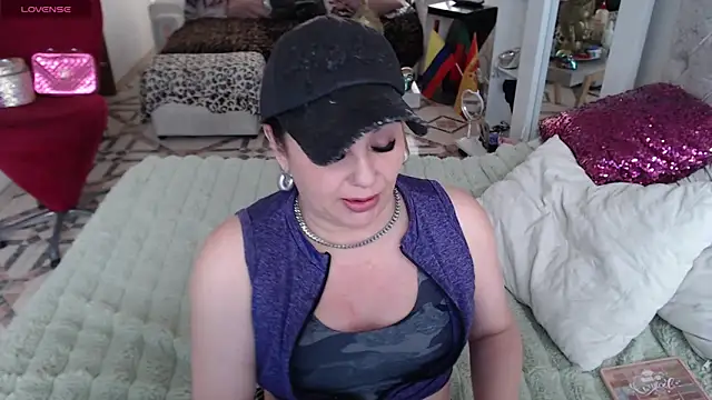 Snapshot of Myrnasexxx chatting on 04/22/26, 09:05 Myrnasexxx online show from 04/22/26, 09:05