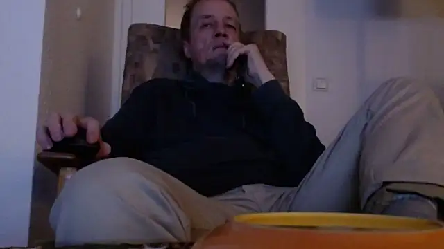 Snapshot of Cordt27 chatting on 11/17/25, 05:30 Cordt27 online show from 11/17/25, 05:30