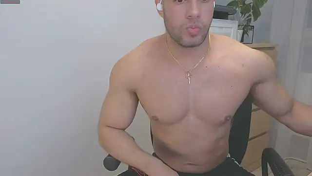 izaak lover online show from 02/13/25, 06:05