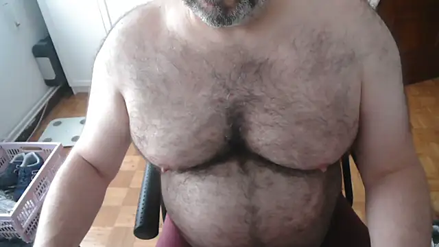 Snapshot of mikeyhotbear chatting on 06/18/26, 09:14 mikeyhotbear online show from 06/18/26, 09:14