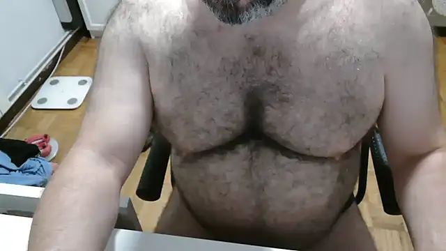 Snapshot of mikeyhotbear chatting on 07/06/26, 04:09 mikeyhotbear online show from 07/06/26, 04:09