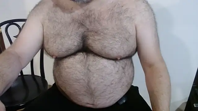 Snapshot of mikeyhotbear chatting on 07/10/26, 08:29 mikeyhotbear online show from 07/10/26, 08:29