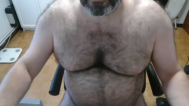 Snapshot of mikeyhotbear chatting on 07/15/26, 05:34 mikeyhotbear online show from 07/15/26, 05:34