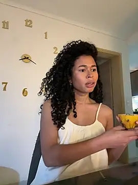 GabriSaenz online show from 12/19/24, 01:18