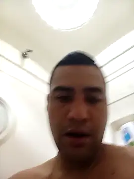 EISONREINA11 online show from 10/12/25, 02:43