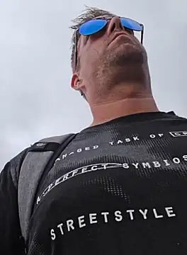 Trucker Hunter online show from 10/16/25, 02:51