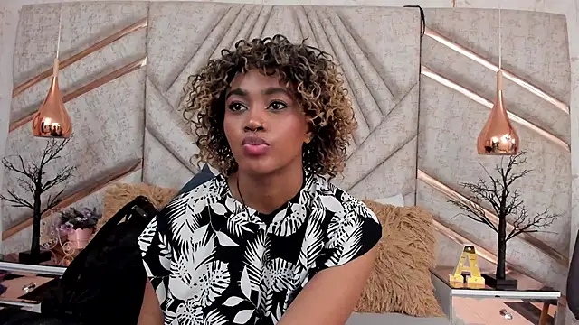 Snapshot of AgataRinaldi chatting on 11/18/25, 08:24 AgataRinaldi online show from 11/18/25, 08:24