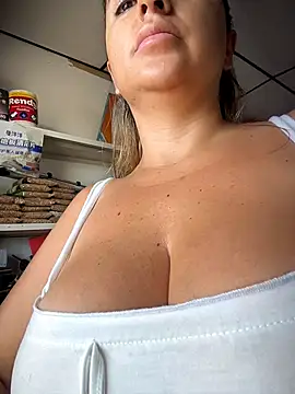 sammyqueenx21 online show from 04/14/26, 12:00