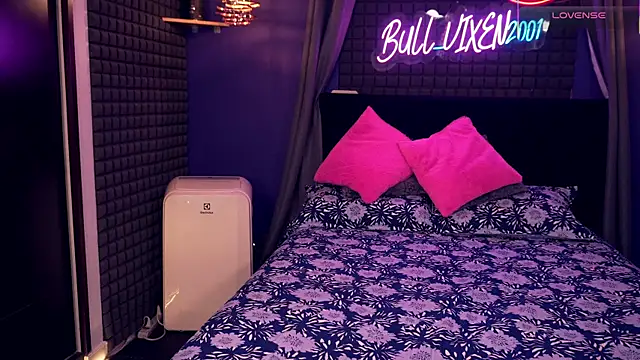 bull vixen2001 online show from 11/22/25, 12:37