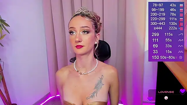 Snapshot of Bella-White chatting on 10/08/25, 06:49 Bella-White online show from 10/08/25, 06:49