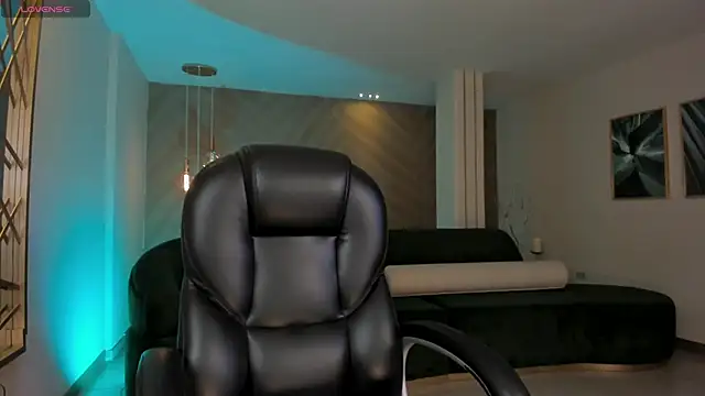 ErikaBenz  online show from 11/10/25, 12:04