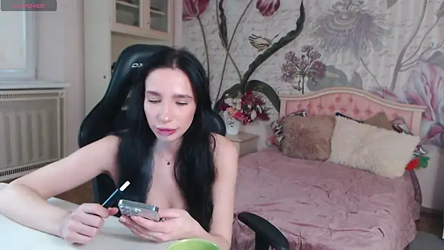 AliciaBow online show from 11/02/25, 01:13