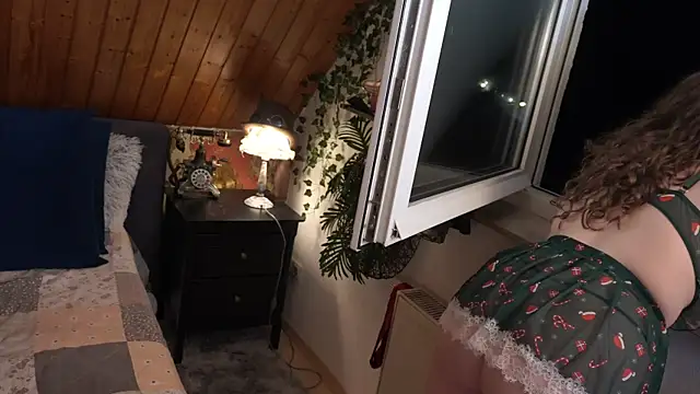 TessaWinter online show from 12/22/25, 04:37