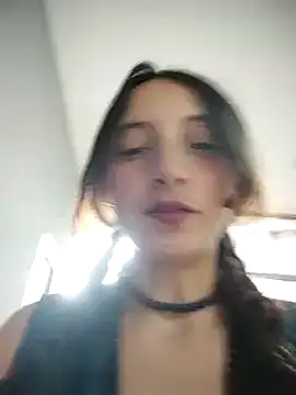 Snapshot of _Laary chatting on 12/12/24, 09:37  Laary online show from 12/12/24, 09:37