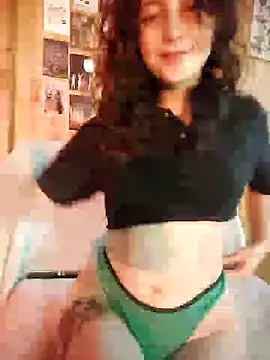 Snapshot of _Laary chatting on 12/15/24, 09:09  Laary online show from 12/15/24, 09:09