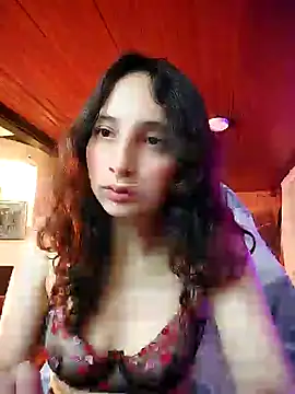 Snapshot of _Laary chatting on 12/17/24, 09:05  Laary online show from 12/17/24, 09:05