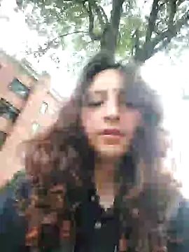 Snapshot of _Laary chatting on 12/18/24, 08:25  Laary online show from 12/18/24, 08:25