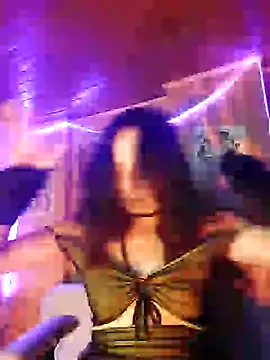 Snapshot of _Laary chatting on 12/25/24, 12:27  Laary online show from 12/25/24, 12:27