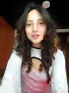 Snapshot of _Laary chatting on 01/13/25, 08:04  Laary online show from 01/13/25, 08:04