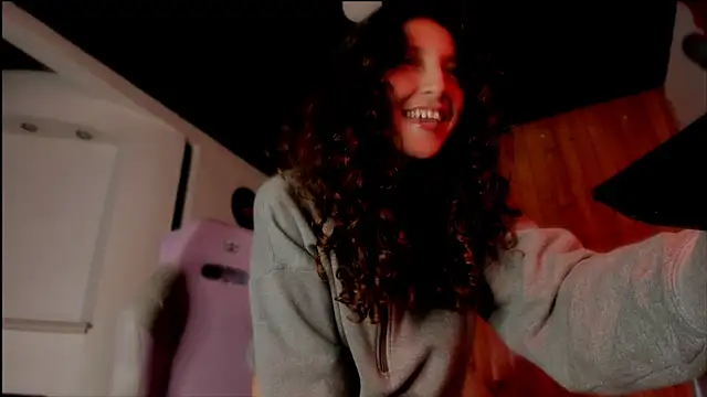 Snapshot of _Laary chatting on 02/12/25, 11:41  Laary online show from 02/12/25, 11:41