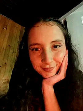 Snapshot of _Laary chatting on 03/12/25, 09:45  Laary online show from 03/12/25, 09:45