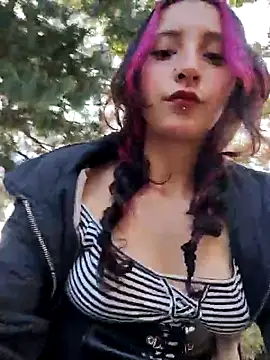 Snapshot of _Laary chatting on 10/04/25, 09:02  Laary online show from 10/04/25, 09:02