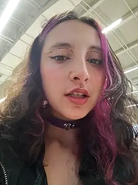 Snapshot of _Laary chatting on 10/18/25, 09:59  Laary online show from 10/18/25, 09:59