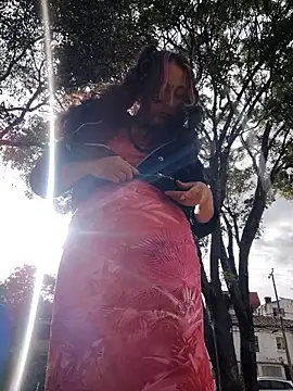 Snapshot of _Laary chatting on 10/19/25, 09:04  Laary online show from 10/19/25, 09:04