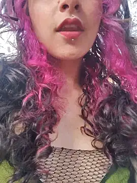 Snapshot of _Laary chatting on 10/31/25, 09:05  Laary online show from 10/31/25, 09:05