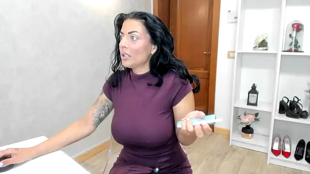 ElisaBaxter online show from 10/04/25, 04:21