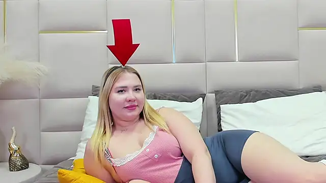 LunaHouston online show from 03/12/25, 01:25