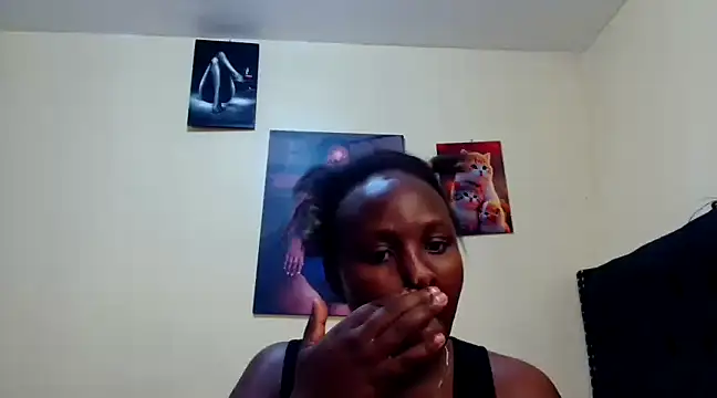 Snapshot of Toomuchbooty33 chatting on 02/06/25, 04:36 Toomuchbooty33 online show from 02/06/25, 04:36