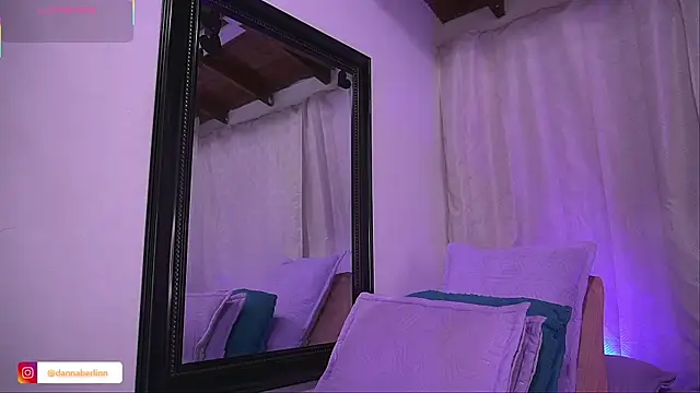 danna berlin  online show from 10/02/25, 07:21