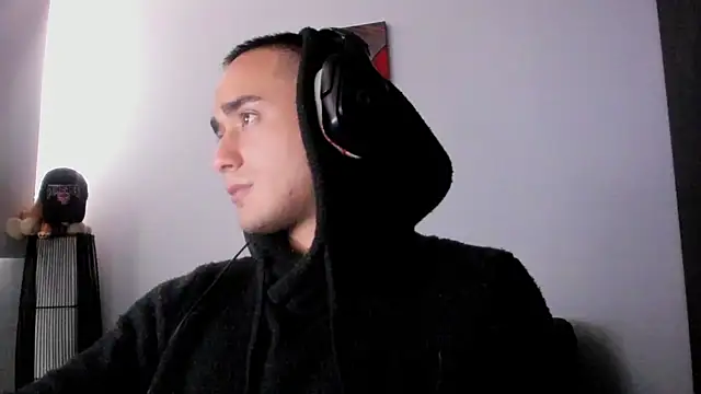 Snapshot of AlexRivera6 chatting on 12/19/24, 07:07 AlexRivera6 online show from 12/19/24, 07:07