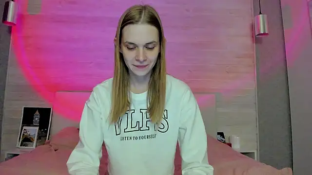 molly hunt  online show from 03/13/26, 03:40