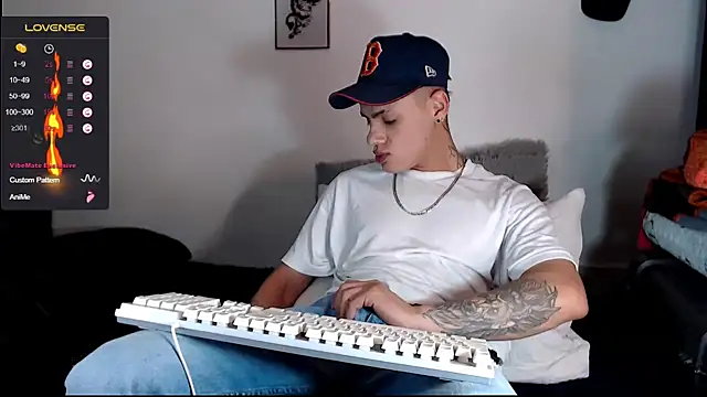 danilohot 19 online show from 12/20/24, 09:06