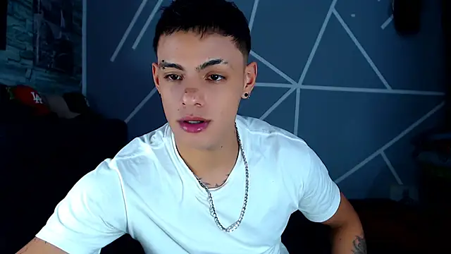 danilohot 19 online show from 03/15/25, 01:19