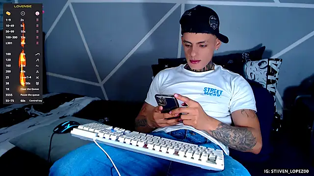 danilohot 19 online show from 09/14/25, 07:46