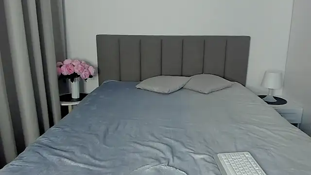 Snapshot of miss_emily_ chatting on 02/24/25, 03:42 miss emily  online show from 02/24/25, 03:42