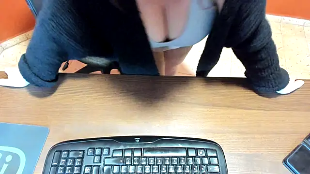 NikkiHolland online show from 03/25/26, 07:03