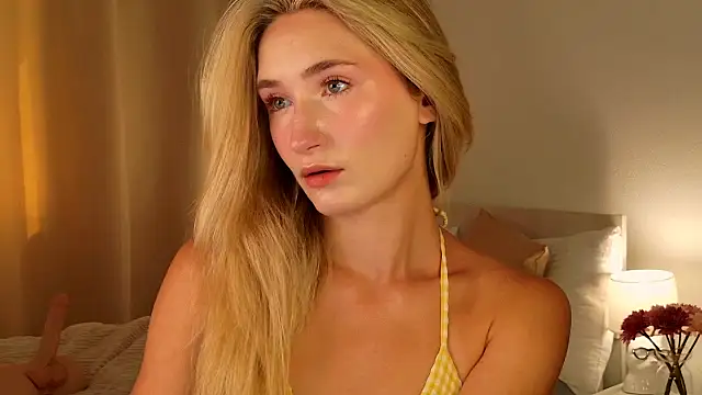 Snapshot of bella__rose chatting on 07/14/26, 09:58 bella rose online show from 07/14/26, 09:58