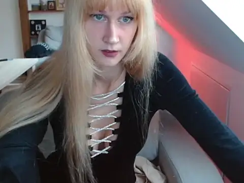 Snapshot of goldhaarigeDame chatting on 10/05/25, 02:26 goldhaarigeDame online show from 10/05/25, 02:26