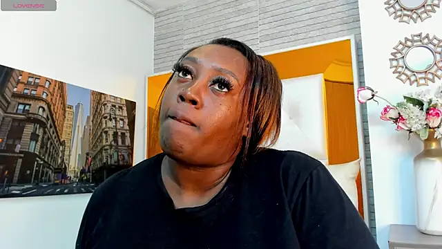 ShaniaBrownn online show from 10/23/25, 07:45
