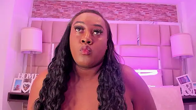 ShaniaBrownn online show from 03/11/26, 07:42