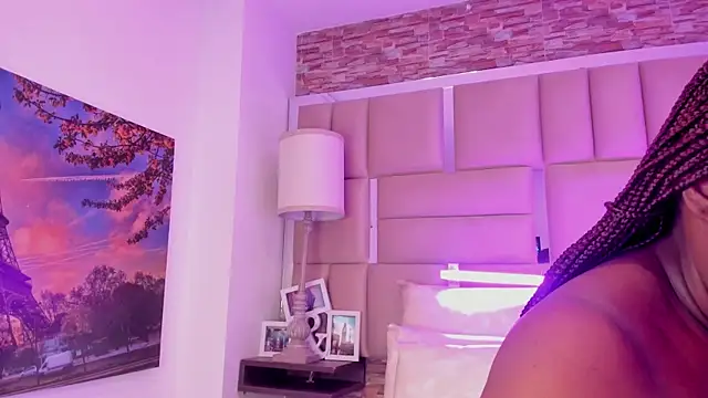 ShaniaBrownn online show from 03/26/26, 06:24